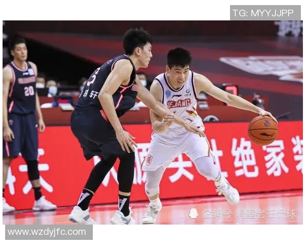 快船与山猫激战正酣2月27日精彩对决引发球迷热议