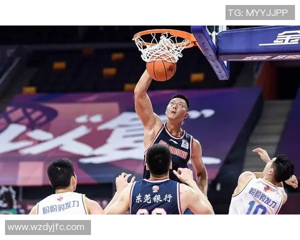 易建联与詹姆斯亲密合影引发球迷热议两位篮球巨星的友谊与传奇时刻