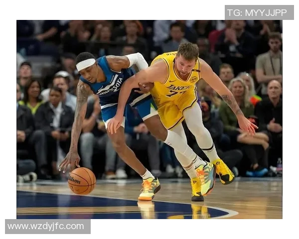 湖人对决黄蜂精彩赛事回顾与分析球员表现及战术布局探讨 湖人对决黄蜂精彩赛事回顾与分析球员表现及战术布局探讨