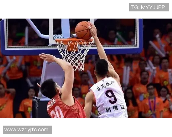 重庆篮球队以69分强势领跑杯赛积分榜展现出色竞技状态 重庆篮球队以69分强势领跑杯赛积分榜展现出色竞技状态