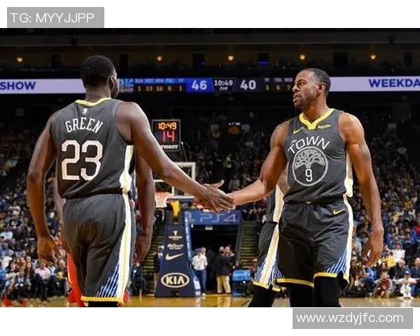 勇士与鹈鹕常规赛对决精彩回顾与赛季展望分析